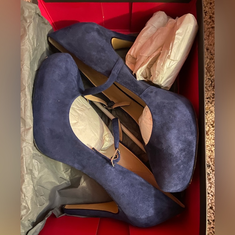 Vince Camuto Navy Heels